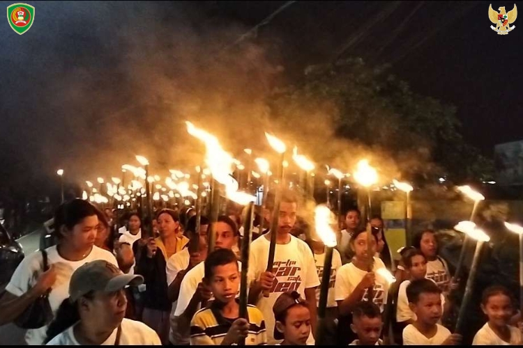 Tradisi Pawai Obor Paskah di Kampung Warabal, Maluku